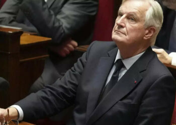 French government faces ouster after oppn says it will back no-confidence vote