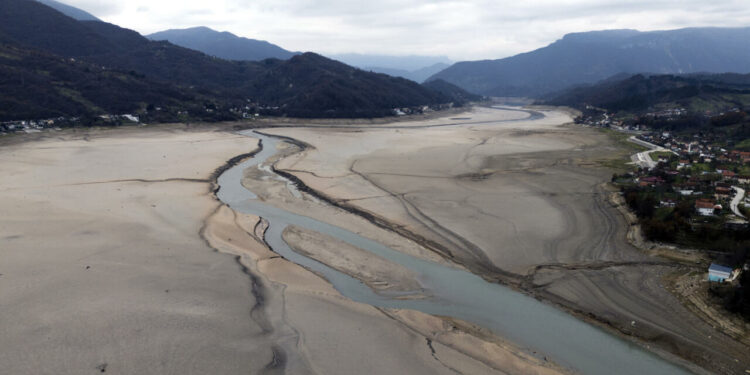 'Scary' drought empties one of Bosnia's largest lakes