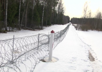 Poland accused of pushing migrants back to Belarus – Channel 4 News