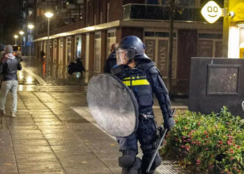 Netherlands starts border controls to curb migration