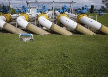 Slovakia leads effort for continued Ukraine gas transit as EU stays out of talks
