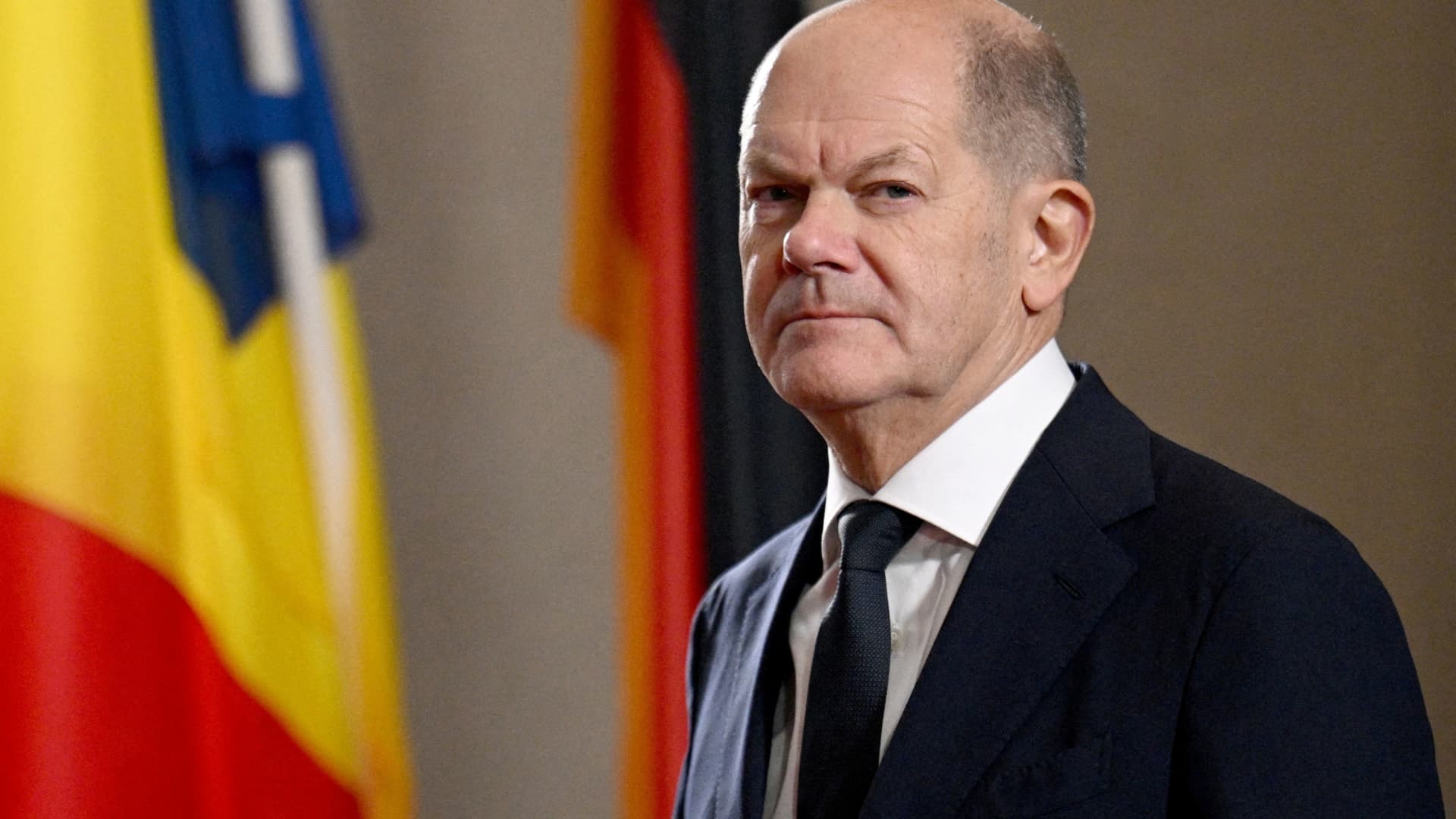 German Chancellor Olaf Scholz walks to meet with Romanian President Klaus Iohannis at the Chancellery for bilateral talks, in Berlin, Germany, November 15, 2024. 