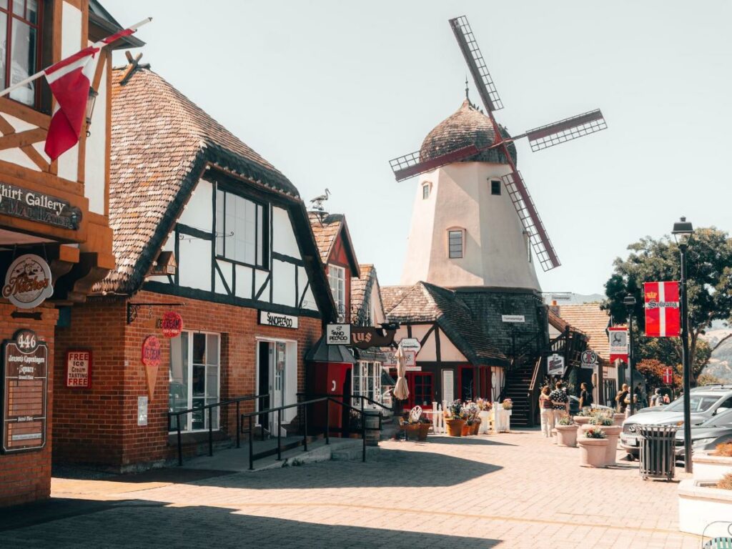 I spent a weekend in Solvang, California, one of the best Christmas towns in the US, and it transported me to Europe