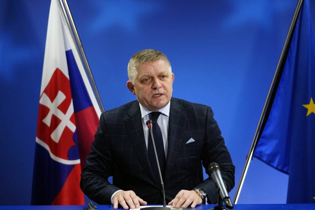 Slovak PM Robert Fico to visit Putin in Russia next week, Serbian president says