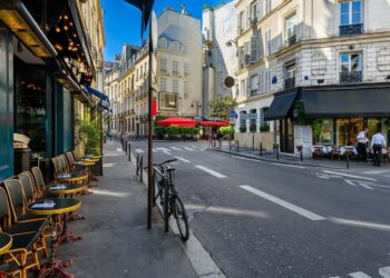 Austria says it is reviewing the status of Syrian refugees