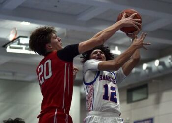 Royals, Raiders split early season matchup Royals, Raiders split early season matchup