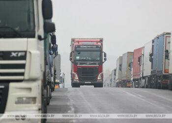 Over 2,000 trucks queuing up at Belarusian border to enter EU