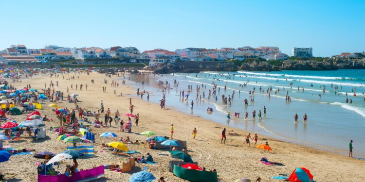 I live in a popular European destination and these are the big differences that make Brits stand out at the beach