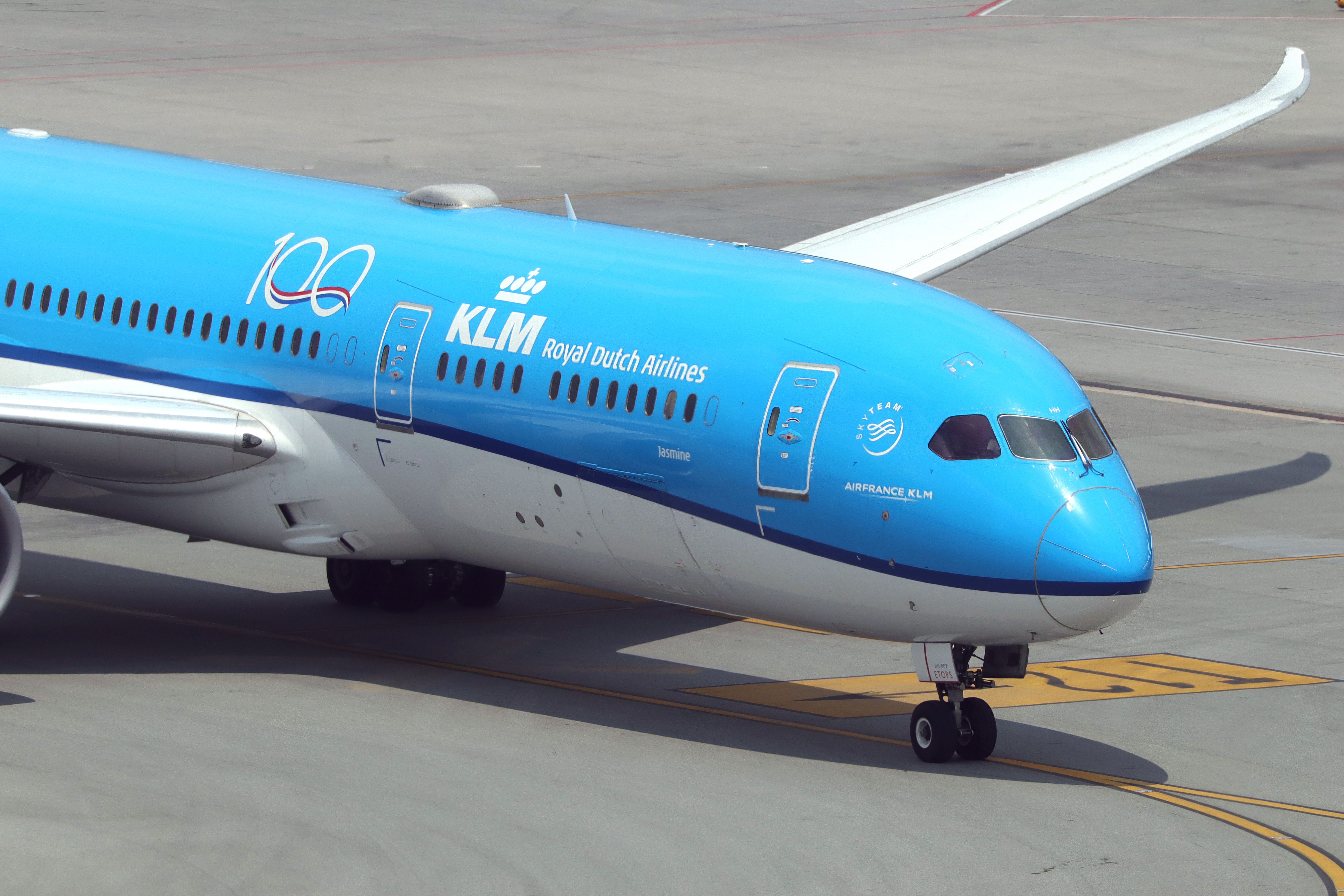 KLM Boeing 787-9 taxiing in Bangkok, Thailand shutterstock_1778694008