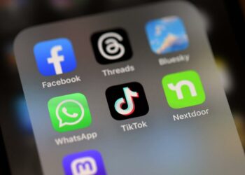 Greece announces campaign against teen ‘website addiction’