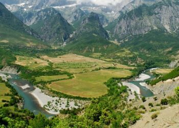 A 200km kayak along one of Europe’s last wild rivers A 200km kayak along one of Europe’s last wild rivers