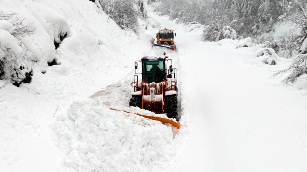 Balkan snowstorm leaves 200,000 homes without power in Bosnia