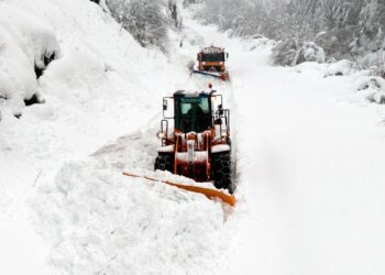 Balkan snowstorm leaves 200,000 homes without power in Bosnia