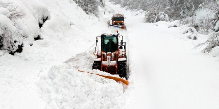 Balkan snowstorm leaves 200,000 homes without power in Bosnia