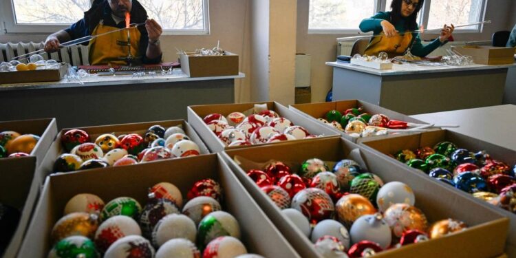 Bulgarian workshop continues handblown Christmas ornament tradition