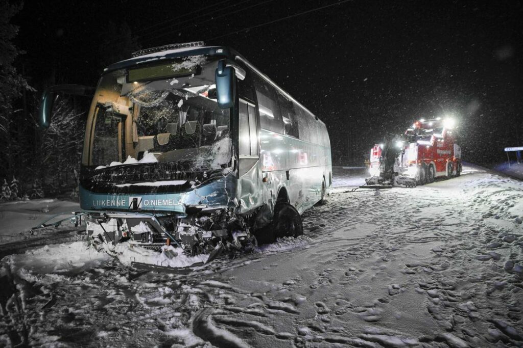 Bus, minibus carrying tourists from China, Singapore, crashes in Finland; 2 killed