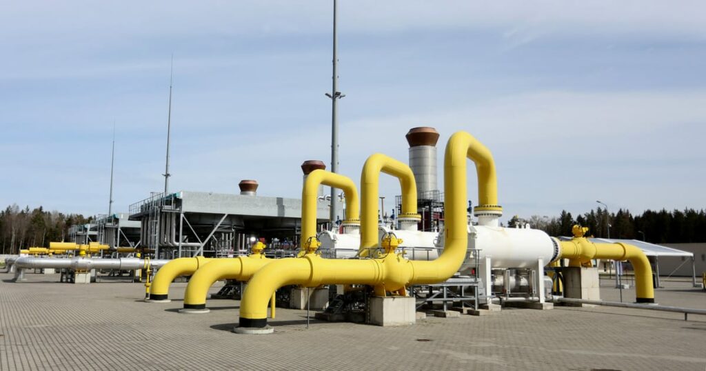 Central European energy firms push for extension on Russian gas transit deal  – POLITICO