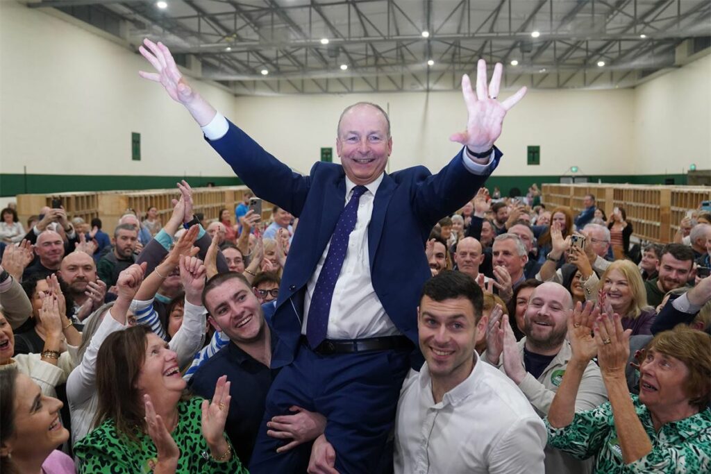 Centrist coalition set to stay in power