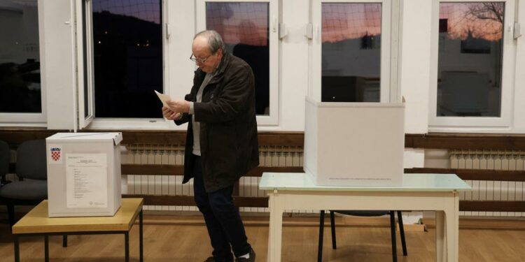 Croatia votes to elect new president, with incumbent favoured to win