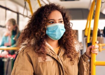 Czech experts warn of rising walking pneumonia cases: Should you mask up?
