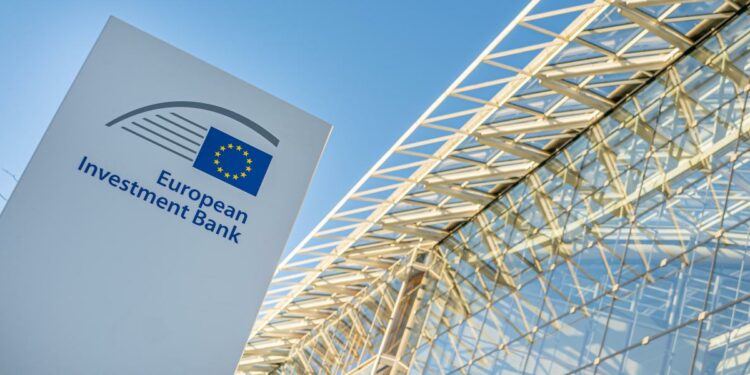 EIB supports ČEZ in expanding renewable energy and upgrading Czech power grid