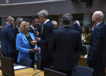 EU countries double down on a halt to Syrian asylum claims but will not yet send people back