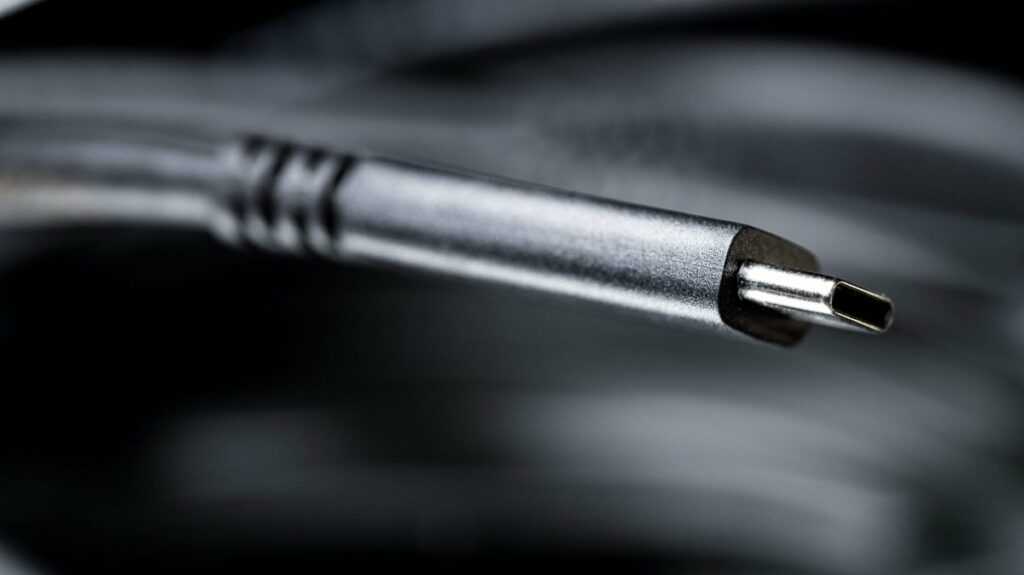 EU rules on common charger use come into force