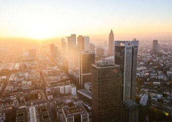 Euro-Zone Growth Expectations for 2025 Dialed Back by Economists