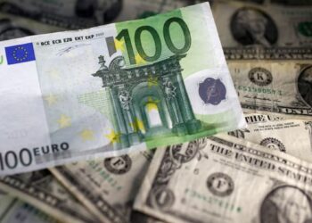 Euro rebounds as French bonds stabilize; bitcoin jumps past 0,000 Euro rebounds as French bonds stabilize; bitcoin jumps past 0,000