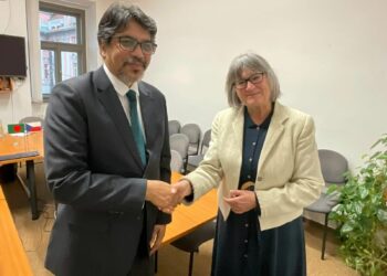 FS discusses gamut of bilateral issues with Czech leaders   