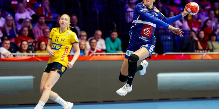 France join Hungary in EHF EURO semi-finals with victory over Sweden