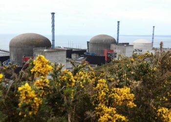 France links first nuclear reactor to grid since 1999