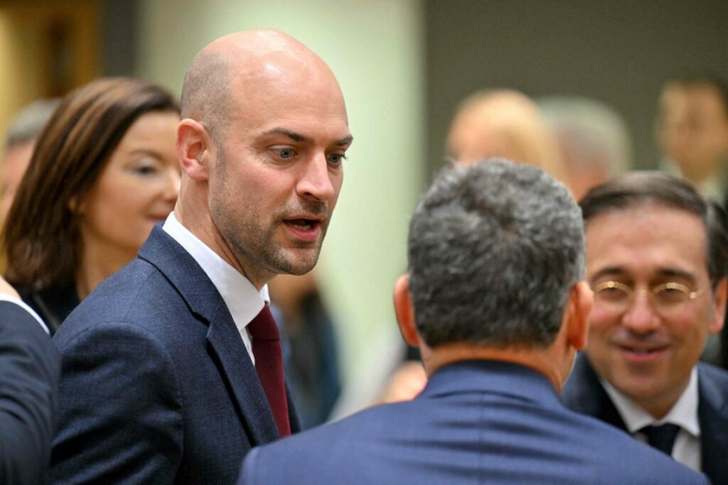 France says Russia seeking to manipulate social media influencers in Europe