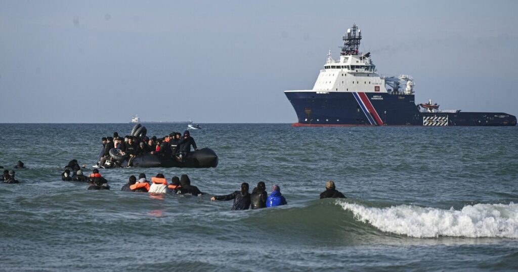 France wants more UK money to patrol their own beaches | Politics | News