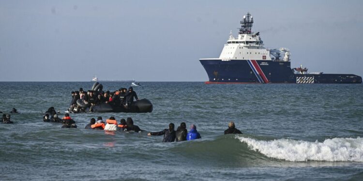 France wants more UK money to patrol their own beaches | Politics | News