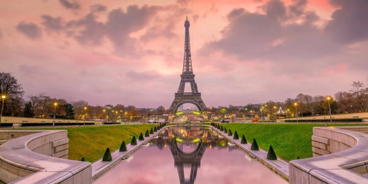 French stocks heading for worst annual run in years