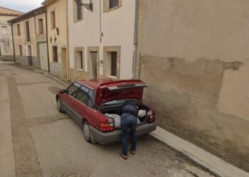 Google Street View catches man loading ‘dead body’ into car in Spain