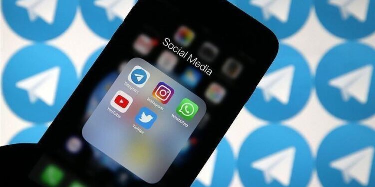 Greece mulls curbing social media use for children under 15