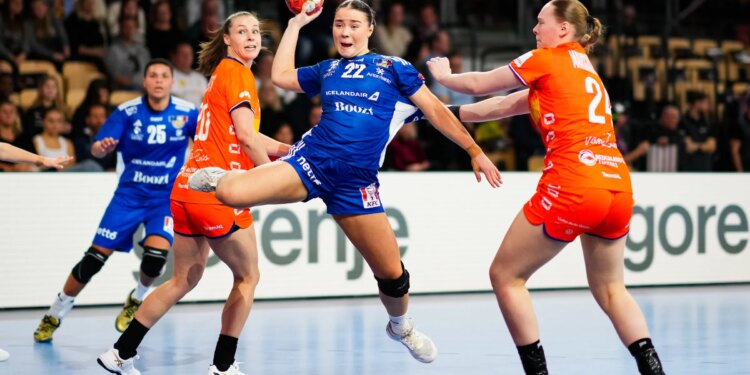 Hopes of Icelandic women’s handball rest on EURO match against Ukraine