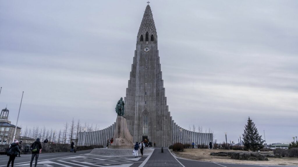 Iceland holds parliamentary election as support for main parties plunges