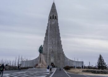 Iceland holds parliamentary election as support for main parties plunges
