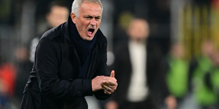 Jose Mourinho demands 'peace' from Turkish media at Fenerbahce after latest win - 'They still kill me!'