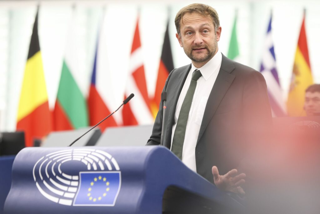 Luxembourg's Hansen chosen as EU farming chief, Hungary's Várhelyi to retain food safety