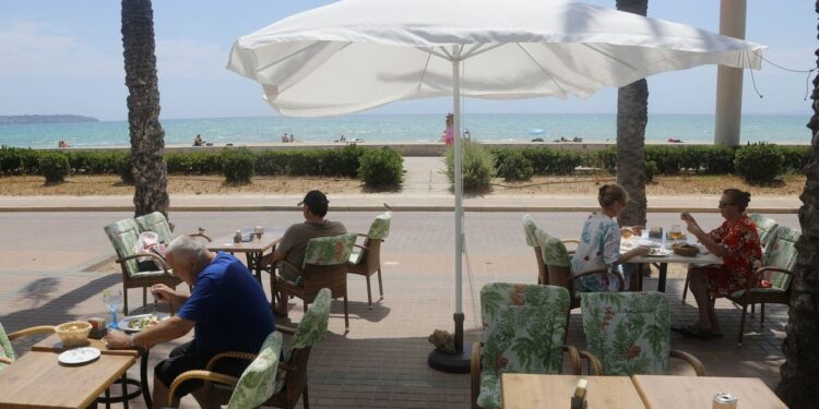 Majorca fury as EU tries to put ban on beach bars love by Brits | World | News