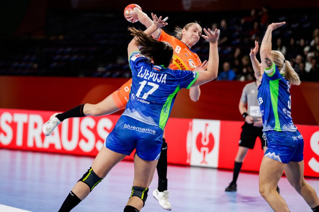 Netherlands remain unbeaten at EHF EURO despite Slovenian pressure