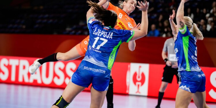 Netherlands remain unbeaten at EHF EURO despite Slovenian pressure