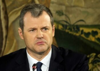 New Lithuania government takes office amid controversy over antisemitism