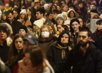 Photos: Thousands protest against air pollution in this European capital