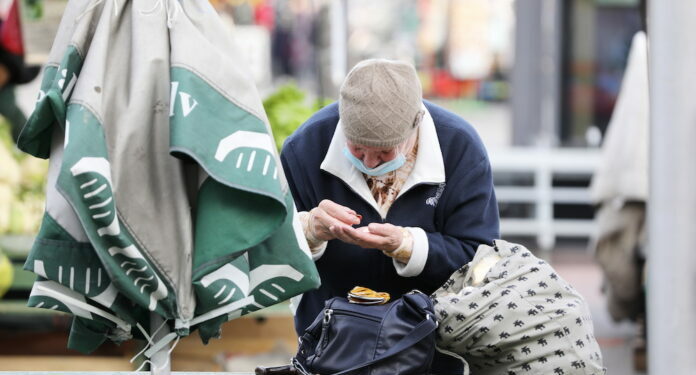 Risk of poverty for women in Latvia on a rise: especially in 65 years age group