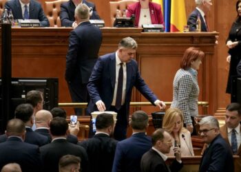 Romanian lawmakers narrowly approve new pro-European coalition Romanian lawmakers narrowly approve new pro-European coalition
